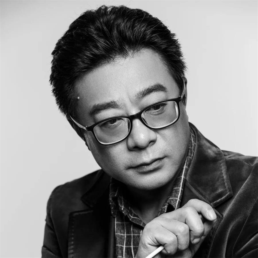 管樂團藝術總監、指揮 陳衛民