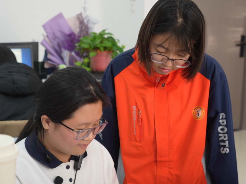 精英華唐藝術(shù)高中課間片段